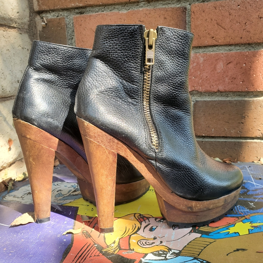 GIVANNO Leather Clog Booties